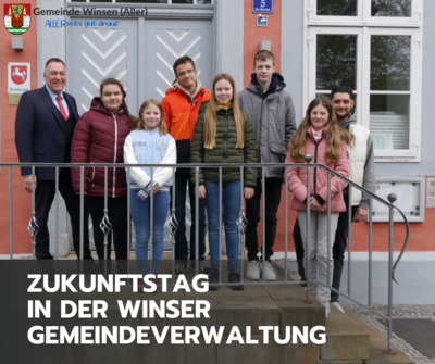 Zukunftstag in der Winsener Gemeindeverwaltung mit Gruppenfoto vor dem Eingang.